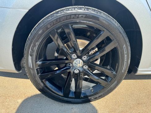 Used 2017 Volkswagen Passat 1.8T R-Line FWD image 11