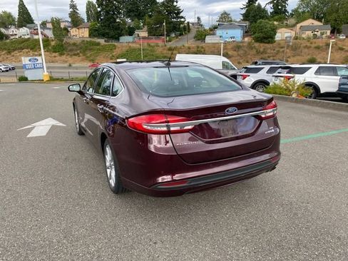 Used 2017 Ford Fusion SE w/ Equipment Group 602A FWD image 2