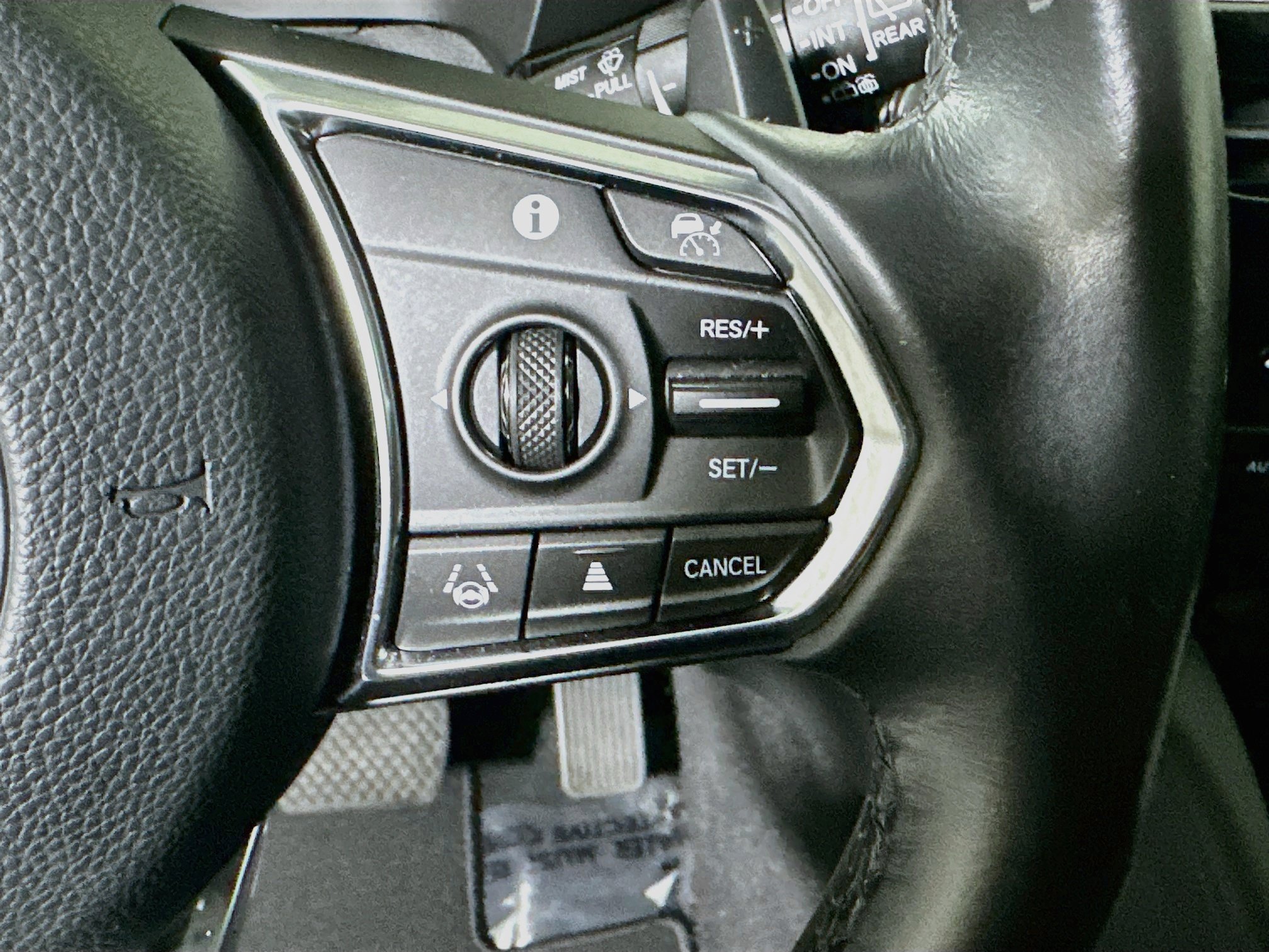 Used 2023 Acura MDX FWD image 17