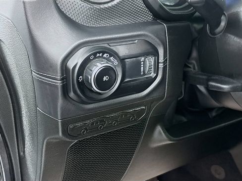 Used 2025 Jeep Wrangler Unlimited Rubicon AWD/4WD image 10