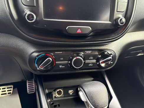 Used 2022 Kia Soul LX FWD image 17
