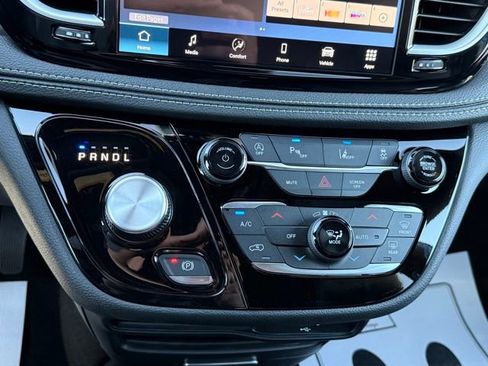 New 2026 Chrysler Pacifica Select FWD image 19