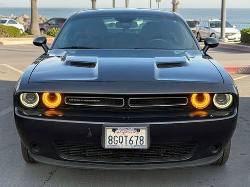 Used 2017 Dodge Challenger SXT image 3