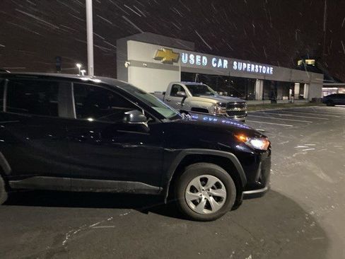 Used 2022 Toyota RAV4 LE image 2