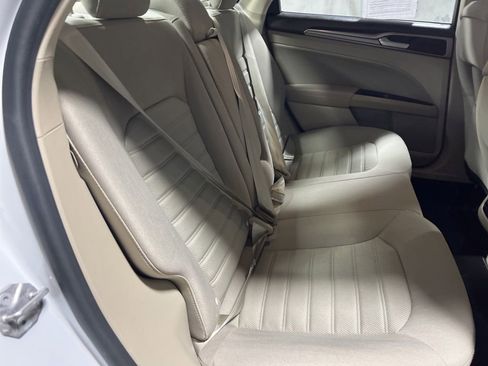 Used 2019 Ford Fusion SE FWD image 16