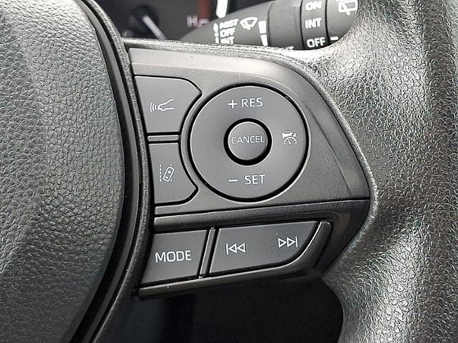 Used 2024 Toyota RAV4 XLE w/ Convenience Package FWD image 15
