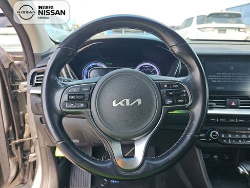 Used 2022 Kia Niro LXS image 9