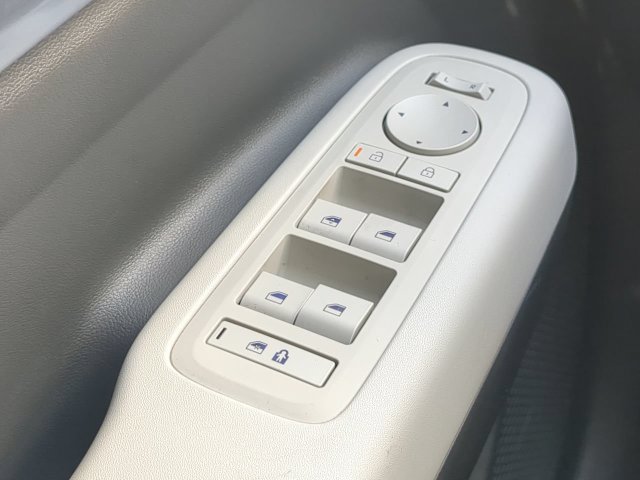 Used 2025 Hyundai Santa Fe SE FWD image 28
