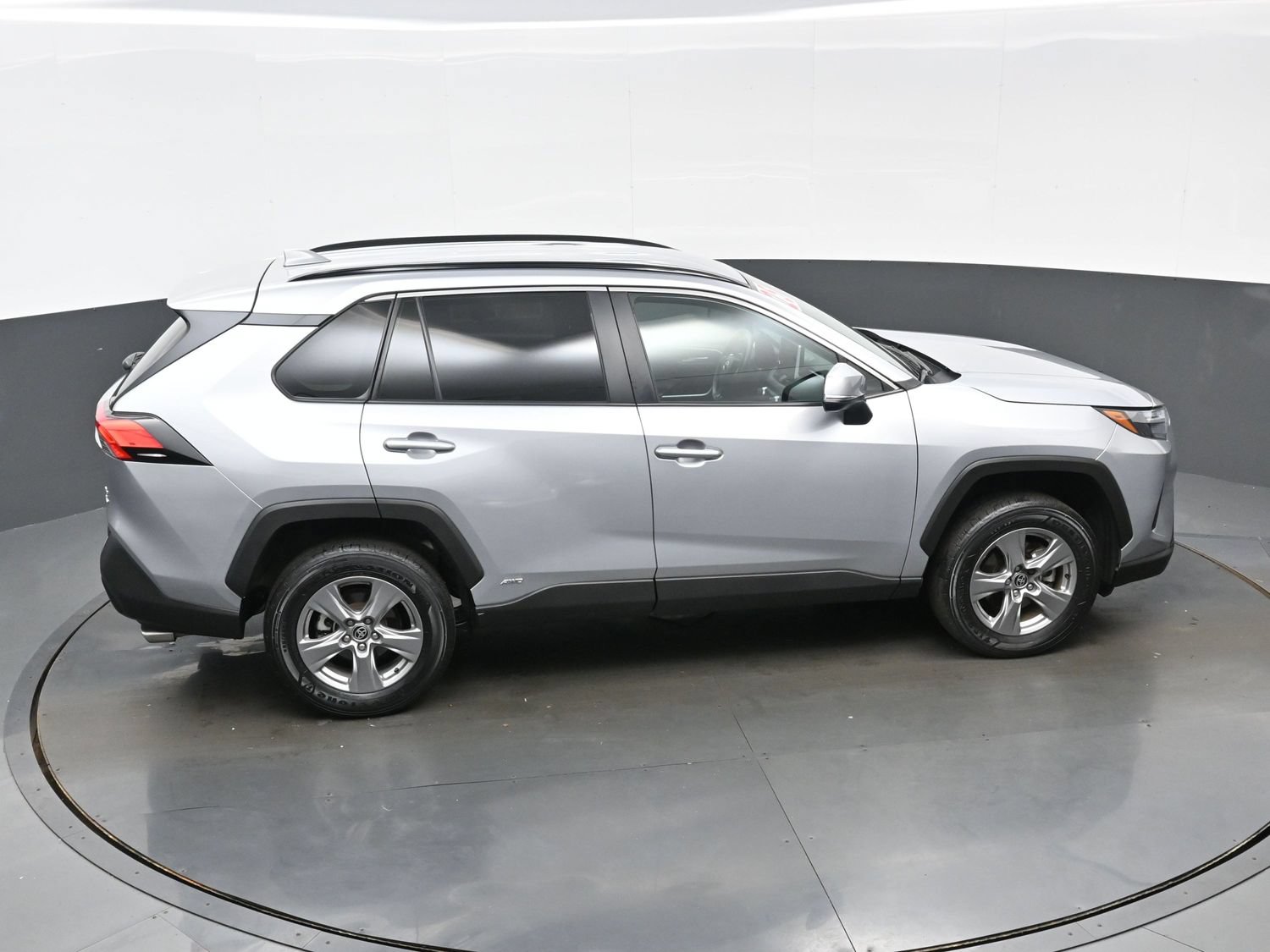 Used 2025 Toyota RAV4 XLE AWD/4WD image 41