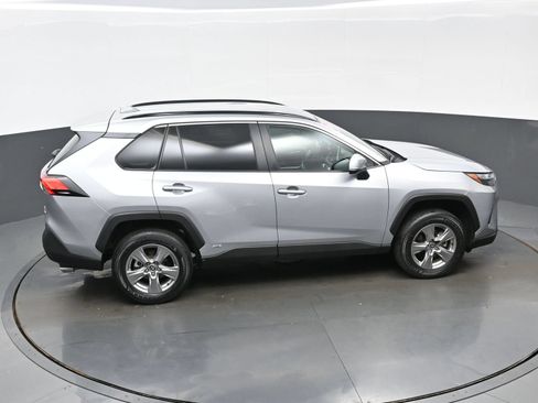Used 2025 Toyota RAV4 XLE AWD/4WD image 41
