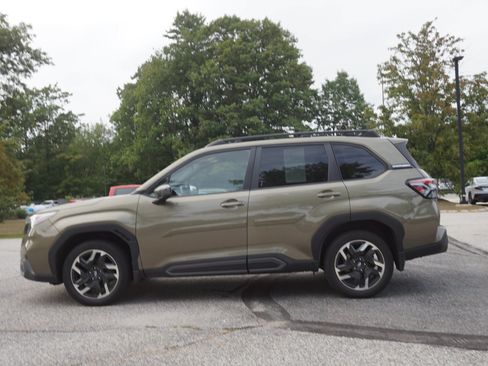 Used 2025 Subaru Forester Limited AWD/4WD image 8