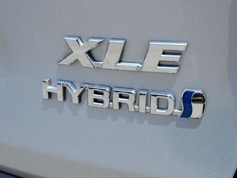 Used 2022 Toyota RAV4 XLE w/ Convenience Package AWD/4WD image 11