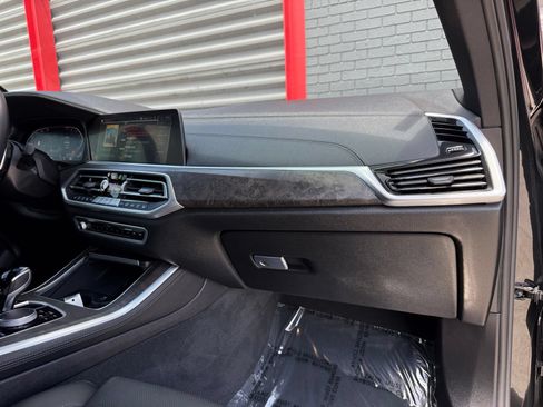 Used 2023 BMW X5 xDrive40i w/ M Sport Package AWD/4WD image 33