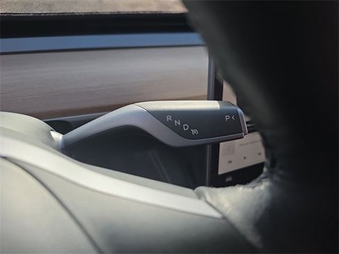 Used 2023 Tesla Model Y Long Range image 32