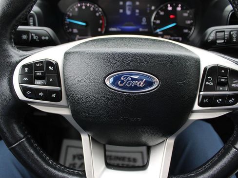 Used 2023 Ford Explorer XLT image 15