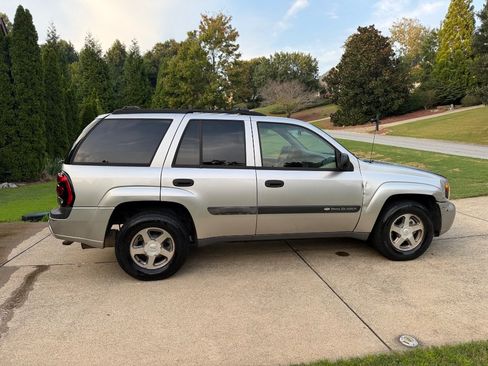 Used 2004 Chevrolet TrailBlazer LS w/ LS Preferred Equipment Group AWD/4WD image 5