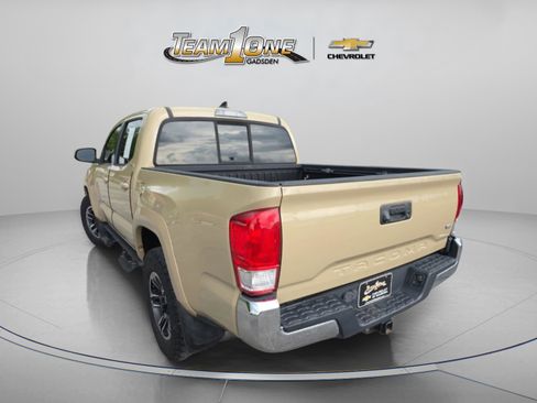Used 2017 Toyota Tacoma SR5 w/ Tow Package RWD image 6