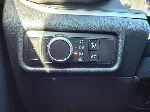 Used 2020 Ford Explorer XLT image 27