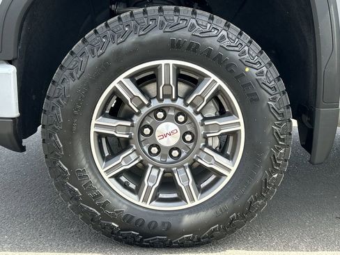 Used 2024 GMC Sierra 1500 AT4 w/ Technology Package image 32