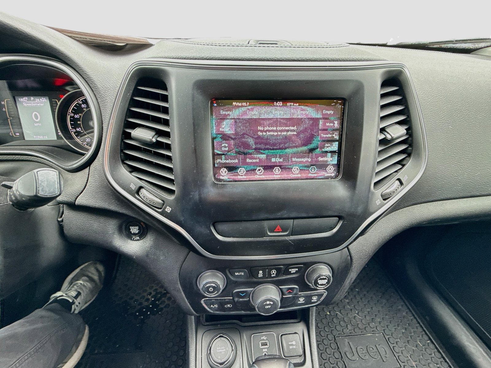 Used 2019 Jeep Cherokee Latitude Plus w/ Cold Weather Group AWD/4WD image 12