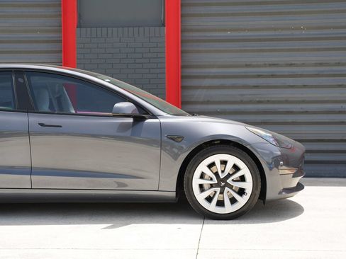 Used 2023 Tesla Model 3 Standard Range RWD image 4