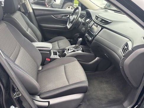 Used 2018 Nissan Rogue SV image 9