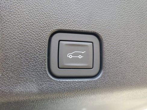 New 2026 Chevrolet Traverse LT image 8