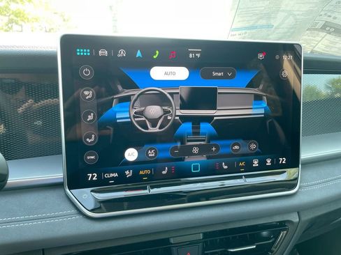 New 2025 Volkswagen Tiguan SE image 43