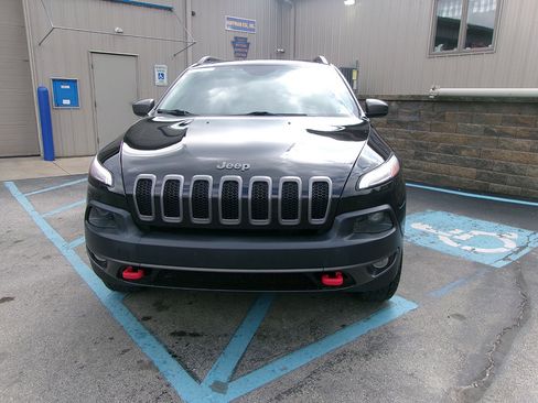 Used 2014 Jeep Cherokee Trailhawk w/ Comfort/Convenience Group AWD/4WD image 2