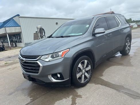 Used 2021 Chevrolet Traverse LT w/ LT Premium Package AWD/4WD image 3