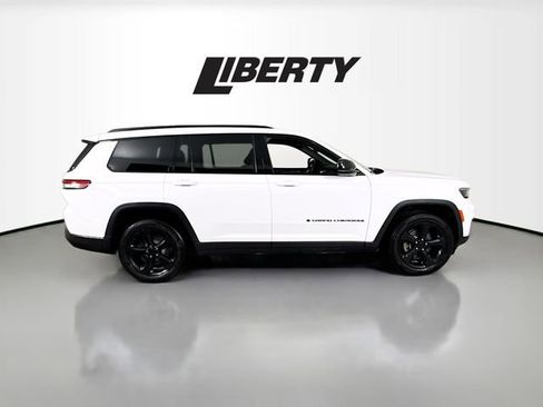 Used 2021 Jeep Grand Cherokee L Laredo image 8