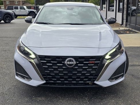 Used 2024 Nissan Altima 2.5 SR image 2