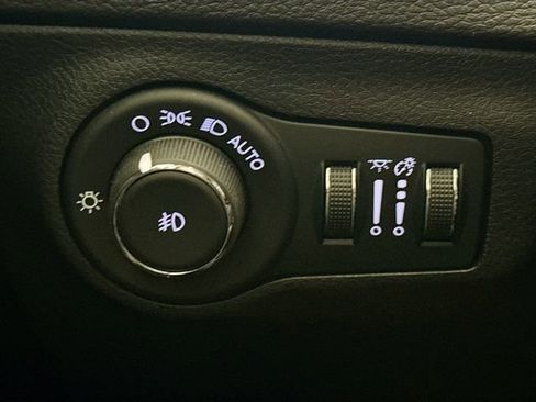 Used 2019 Jeep Compass Latitude w/ Popular Equipment Group AWD/4WD image 11