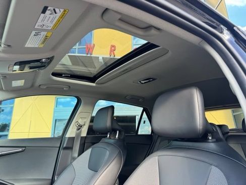 Used 2025 Kia Niro EX Touring FWD image 42