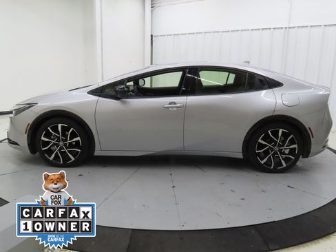 Used 2025 Toyota Prius Plug-In Hybrid image 6
