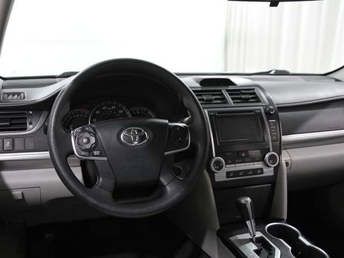Used 2013 Toyota Camry LE image 6