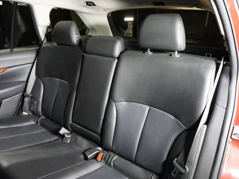 Used 2012 Subaru Outback 3.6R Limited w/ Moonroof Pkg AWD/4WD image 22