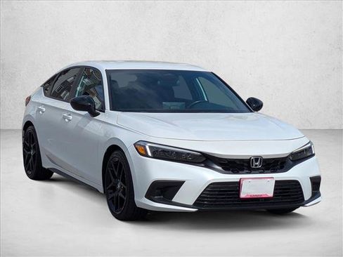 Used 2023 Honda Civic Sport image 3