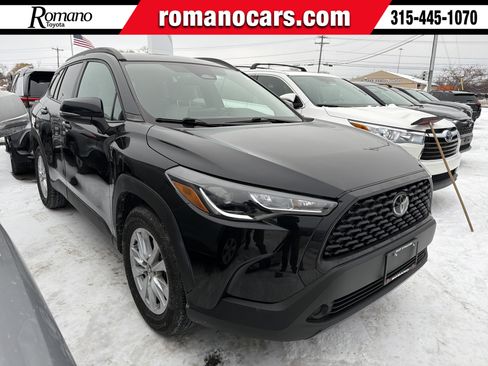 Used 2023 Toyota Corolla Cross LE image 1