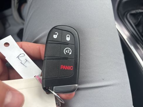 Used 2017 Dodge Challenger R/T image 27