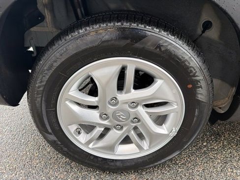 Certified 2025 Hyundai Venue SE image 37