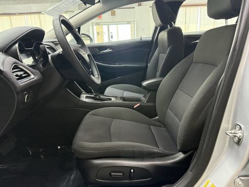 Used 2017 Chevrolet Cruze LT w/ Convenience Package FWD image 11