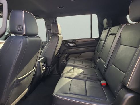 Used 2024 Chevrolet Suburban Premier AWD/4WD image 19