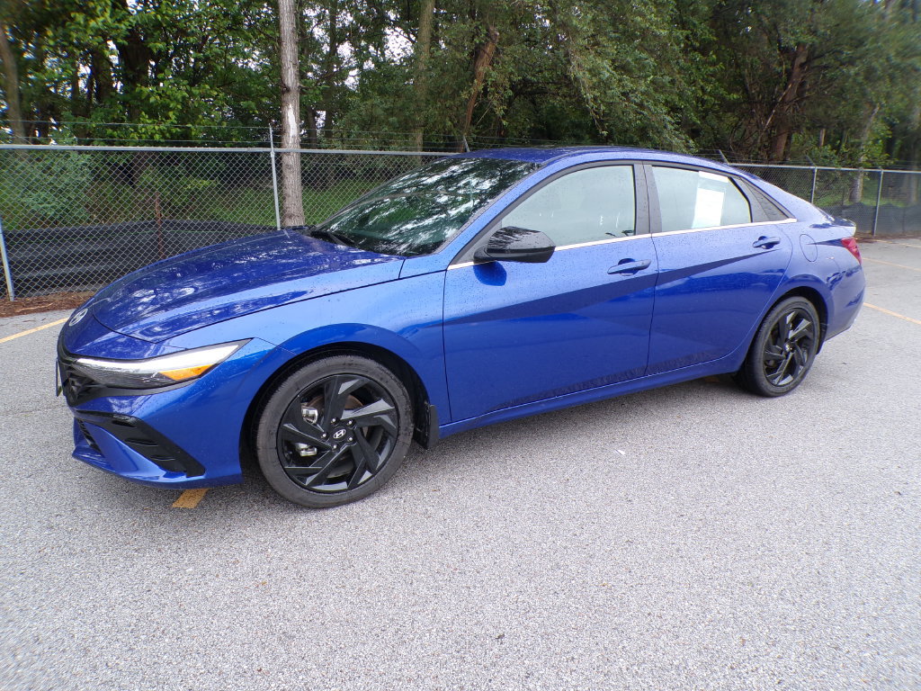 Certified 2026 Hyundai Elantra SEL Sport Premium FWD image 3