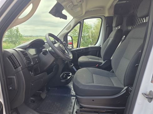 Used 2025 RAM ProMaster 2500 w/ U-Haul Equipment Group FWD image 9