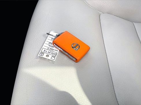 Used 2024 Volvo XC90 B5 Core w/ Protection Package Premier image 10