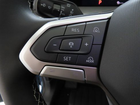 New 2026 Volkswagen Tiguan SE FWD image 13