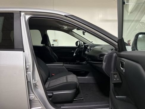 Used 2024 Nissan Rogue SV FWD image 21