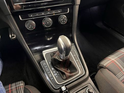 Used 2019 Volkswagen GTI SE image 28