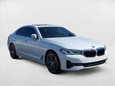 Certified 2023 BMW 530e w/ Convenience Package image 3